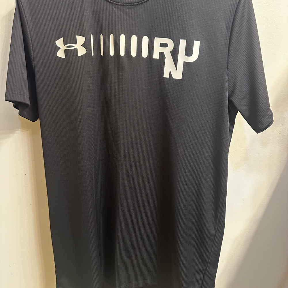 Under Armour Gray Short Sleeve Tee
